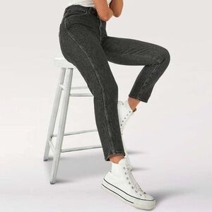 Wrangler High Rise Mom Jeans Women’s Size 26 Cosmos Stone Wash Premium Patch